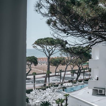 Hotel Luna Centrale Lignano Sabbiadoro Exterior foto
