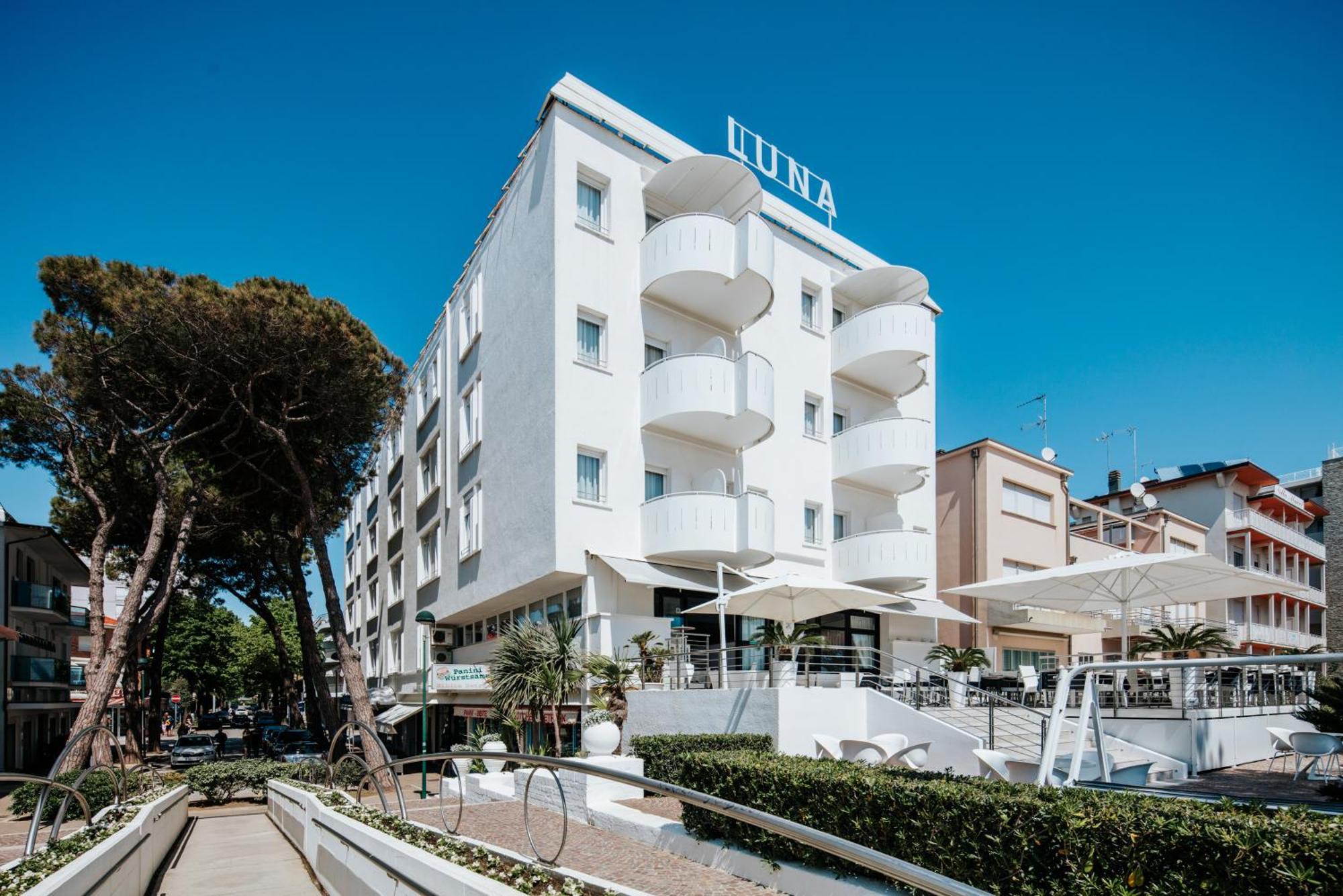 Hotel Luna Centrale Lignano Sabbiadoro Exterior foto
