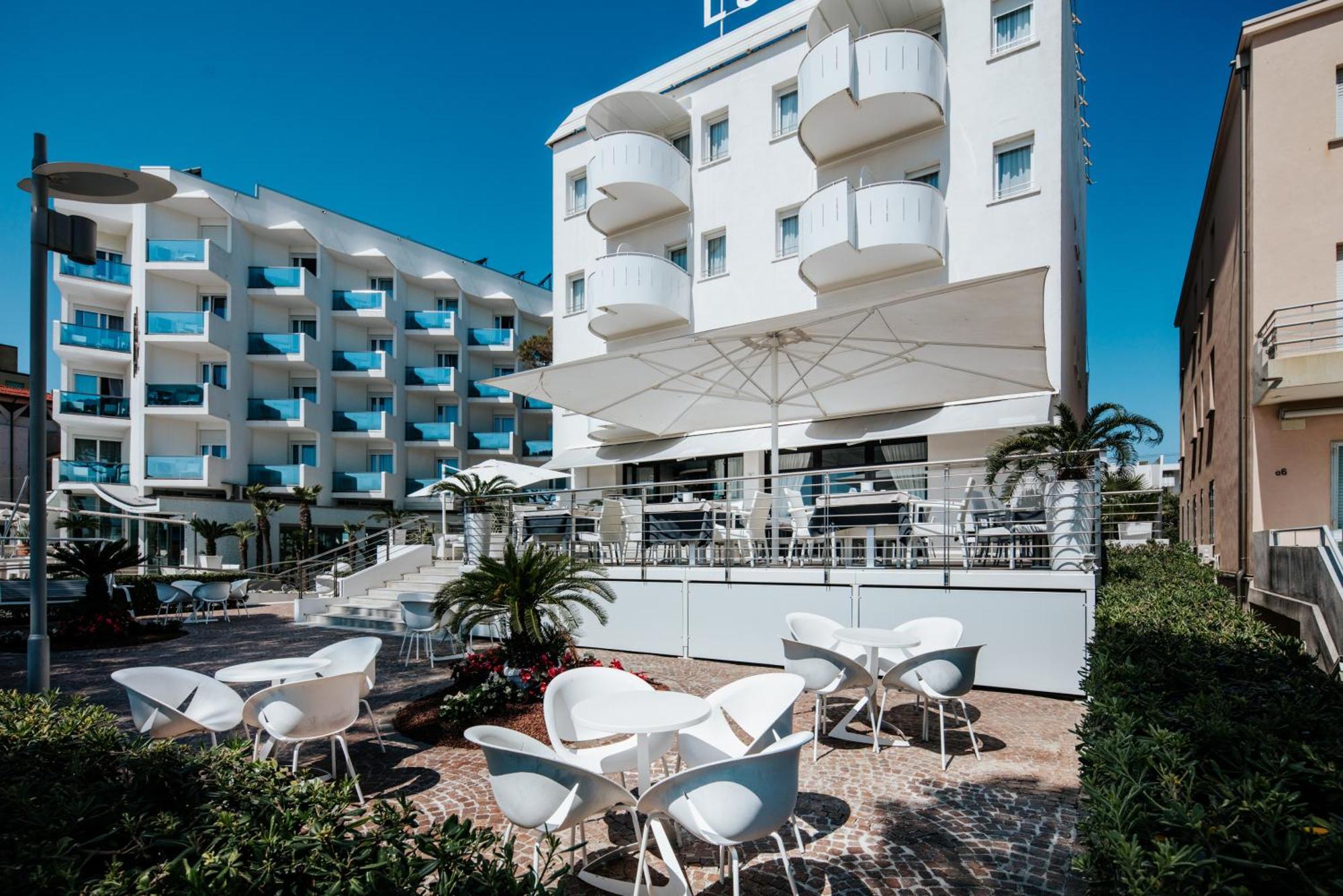 Hotel Luna Centrale Lignano Sabbiadoro Exterior foto